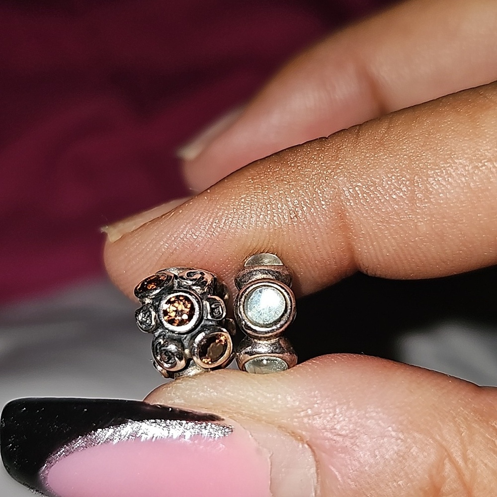 NIB/NIP Pandora Bracelet & Polishing Cloth With (8) Pre-Loved Beads - Picture 5 of 12
